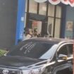 Kendaraan tim geledah KPK tengah melakdanakan tugasnya di kantor ATR/ BPN Mojokerto, Jawa Timur, Rabu, 23 September 2026. Foto: ist