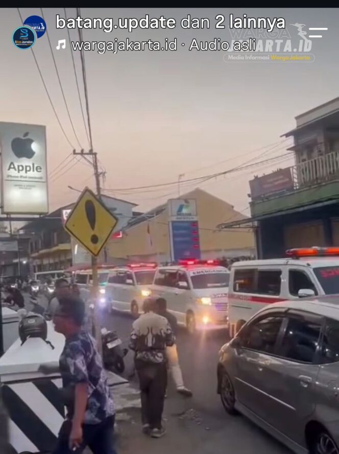 
					Puluhan ambulans dikerahkan untuk angkit 244 anak anak siswa PAUD dan TK di wilayah Bawang, Batang, Jateng,  Rabu, 23 September 2026. Foto: ist