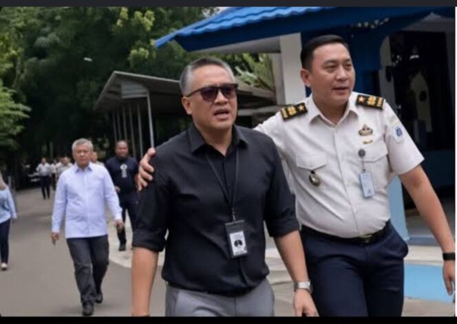
					Petugas KP Cibinong mengawal ketat tim Ombudsman yang tengah melakukan sidak, di Cibinong, Bogor. Foto: ist