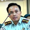 Kepala Lapas Cibinong nonaktif Wisnu Hani masih menggunakan seragam dan tanda kepangkatan, saat diundang RDP temuan Ombudsman di Komisi XIII DPR RI, Senin 28 September 2026. Foto: instagram@garudatv.official