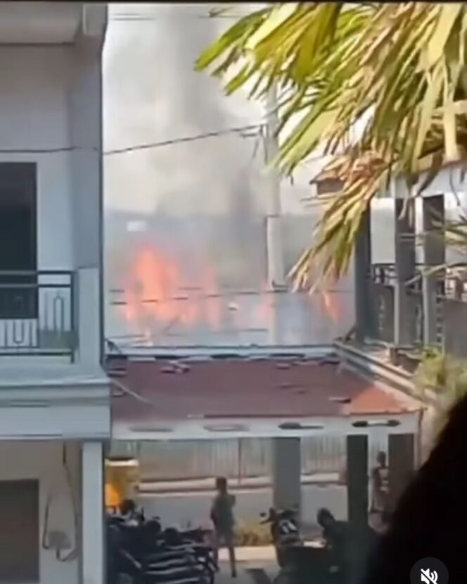 
					 Musim kemarau ancaman kebakaran terus menginyai, selama seminggu terjadi 2 kali kebakaran lahan di wilayah Sumobito, kasus terbaru Selasa 29 September 2025l6. Foto: instagram@jombanginformasi_