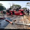 Tragis kecelakaan tunggal menimpa mobil Damkar Pemkab Pangkep, Sulsel, saat betangkat untuk memadamkan kebakaran hutan, Selasa 29 September 2026. Foto: ist
