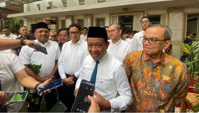 
					Menteri ESDM Bahlil