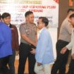 Kapolres Jombang, AKBP Yanto Mulyanto saat berdialog dengan para mahasiswa dan aktivis