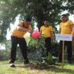 Polres Jombang saat tanam Pohon Mangga, Alpukat dan Jambu di Taman Kebonrojo
