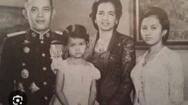 Jenderah AH Nasution  bersama Ny Johanna Sunarti mengapit Ade Irma Suryani. Foto: ist