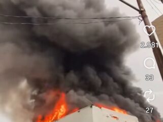 Jumat, 2 Oktober 2026, sebuah bangunan di lingkungan Ponpes Al Hikmah di Diwek, Jombang terbakar. Foto: instagram@wargajombang