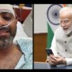 PM India, Narendra Modi melakukan video call dengan Kapten Pilot FlyDubai, Smit Machchhar, Jumat 2 Oktober 2026. Foto: ist