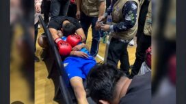 GOR Kota Jambi, dalam ajang bertajuk Kapolda Fighter Match 2026, komedian Dede Sunandar pingsan kena KO Vicky Priyo Suwarno Sabtu 3 Oktober 2026. Foto: ist