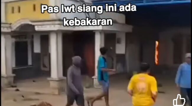 Sebuah bangunan berukuran 8 x 20 meter di lingkungan sekolah MTs Mamba'ul Maa'rif, Denanyar, Jombang, Senkn siang, 5 Oktober 2026. Foto: facebook@titik s wilu