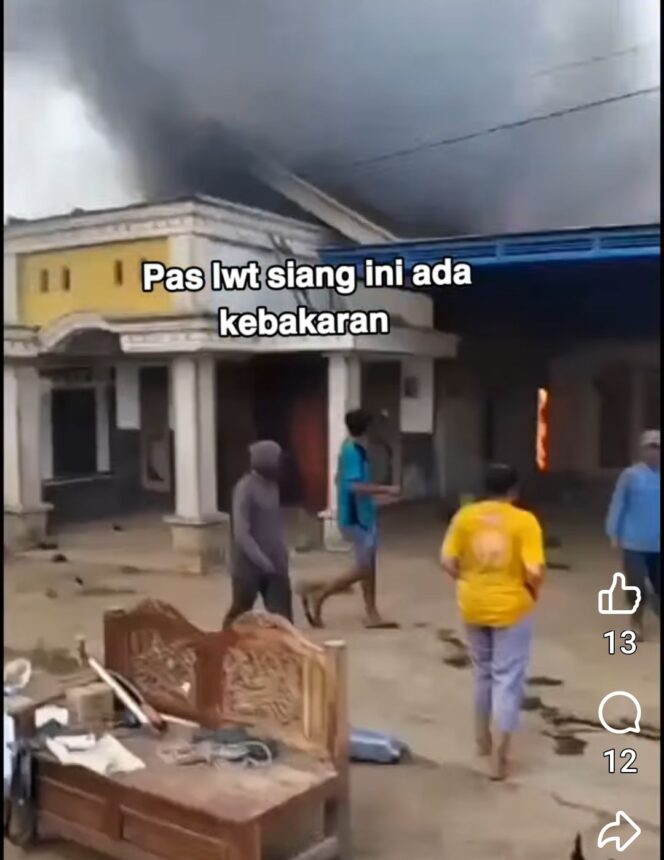 
					Sebuah bangunan berukuran 8 x 20 meter di lingkungan sekolah MTs Mamba'ul Maa'rif, Denanyar, Jombang, Senkn siang, 5 Oktober 2026. Foto: facebook@titik s wilu