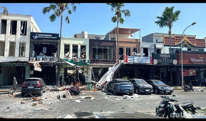 
					Ledakan dahsyat terjadi di resto nasi tempong di kawasan Pakuwon City, Selasa pagi 07.30 WIB, 6 Oktober 2026. Foto: ist