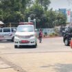 Beberaoa ambulans mengangkut 27 pelajar SMPN 1 Mojoanyar, Mojokerto, ke puskesmas Gayaman, Rabu siang, 7 Oktober 2026. Foto: ist