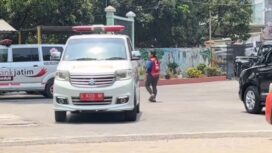 Beberaoa ambulans mengangkut 27 pelajar SMPN 1 Mojoanyar, Mojokerto, ke puskesmas Gayaman, Rabu siang, 7 Oktober 2026. Foto: ist