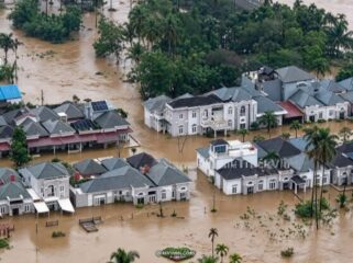 Pemandangan dari udara akibat dari hujsn hidrometeorologi menimpa Padang, Sumatera Barat, awal Oktober 2026. Foto: AFU.id