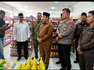 Bupati Jombang H. Warsubi bersama forkopimkan saat peresmian serentak KDMP. Foto: jombangka.gi.id
