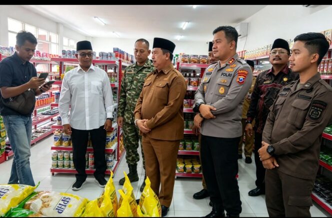
					Bupati Jombang H. Warsubi bersama forkopimkan saat peresmian serentak KDMP. Foto: jombangka.gi.id