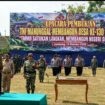 Wakil Bupati Jombang, KH Salmanuddin Yazid mebulan TMMD ke 130 di desa Klitih, Plandaan, Selasa 13 Oktober 2026. Foto: Jombangkan.go.id