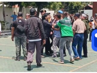 Polisi dan Satpol PP Pati melakukan upaya pencegahan bentrok antara massa AMPB Vs LSM Aksi Pati Bangkit, Selasa, 13 Oktober 2026. Foto: ist