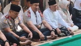 Setelah meresmikan Desk Ketenagakerjaan di jajaran Polri. Kapolri, Jenderal Suyudi Ario Seto nyekar makam Gus Dur di kompleks Tebuireng. Sabtu 17 Oktober 2026. Foto: ist