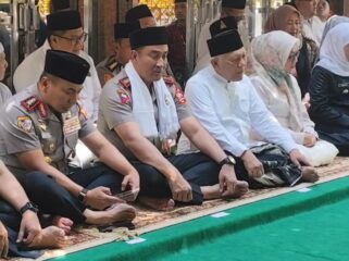Setelah meresmikan Desk Ketenagakerjaan di jajaran Polri. Kapolri, Jenderal Suyudi Ario Seto nyekar makam Gus Dur di kompleks Tebuireng. Sabtu 17 Oktober 2026. Foto: ist