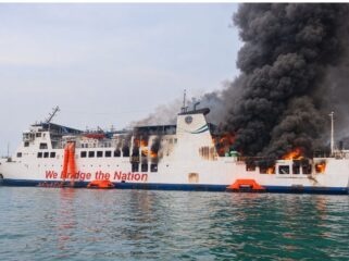 Terjadi insiden kebakaran menimpa KM Batumandi di Selat sunda. SAR berhasil menyelamatkan 460 orang yang betada di dslam kapal, Selasa, 20 Oktober 2026. Foto: ist