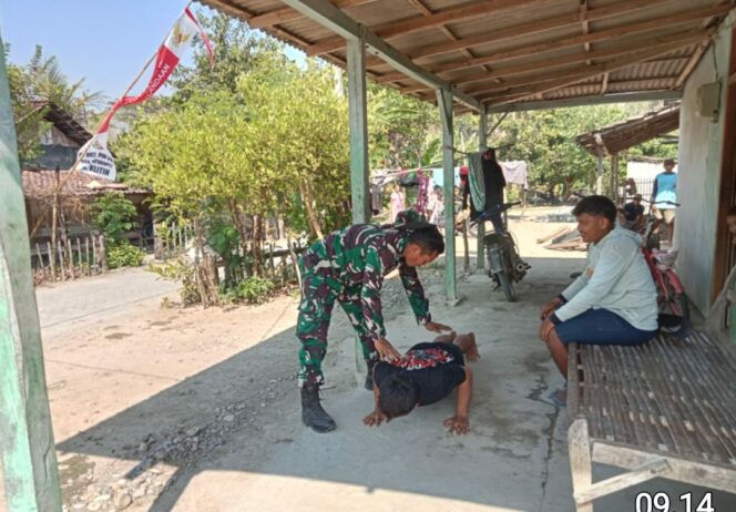 
					Ratusan prajurit yang bertugas di TMMD 130 di Plandaan, Jombang, selain mrmbangun jalan, rumah, fasilitas umum, juga membangun komunikasi sosial (komsos) dengan masyarakat. Foto: diskominfo jombang