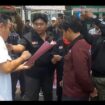 Wakil Keyia DPRD Jombang, Doni Angun hadir menemui massa mahasiswa yang memjnta dewan menyampaikan aspirasi dan tuntutan mereka, Kamis 22 Oktober 2026. Foto: kredonews.com/ priyo s