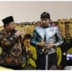 Pada tengah malam bupati Warsubi bersama Ny Yuliati Nugraheni, muncul di tengah acara gebyar wayang kulit, karena baru saja tiba hadiri undangan dari Preaiden Prabowo. Warsubi sempat menyapa dalang Ki Bayu Aji yang membawakan lakon Parikesit, Kamis-Jumat pagi, 22-23 Oktober 2026. Foto: jombangkab.go.id