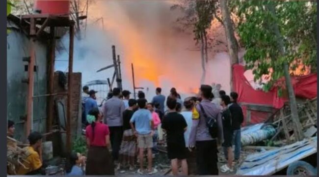 Insiden kebakaran melanda gudang daur ulang plastik milik warga Muhaimin (32) di Dusun Tanggungan Santren, Desa Bandung, Kecamatan Diwek, Jombang pada Jumat sekitar pukul 07.10 WIB, 23 Oktober 2026. Ist