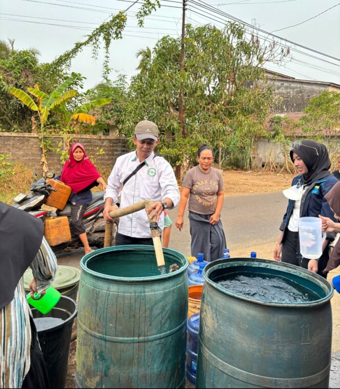 
					BEM PTNU kirim 120.000 air bersih kepada warga Ketapang, Kalimantan Barat, sebagai bentuk nyata peringatan hari Santri. Foto: ist