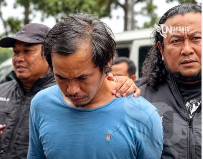 
					Setela melakukan pengejaran hampir 20 hari, Tim Ditserse Polda Jatim meringkus Dwi Bagus Martono (40), warga Madiun yang bersembunyi di rumah temannya desa Mejoyolosari, Gudo, Jombang, Mingg 25 Oktober 2026. Foto: ist