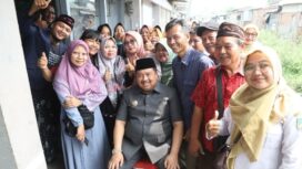 Bupati Warsubi melakukan kunjungan ke area bekas kebakaran pasar Cukir, Rabu, 28 Oktobetr 2026. Foto: jombangkab.go.id