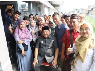 Bupati Warsubi melakukan kunjungan ke area bekas kebakaran pasar Cukir, Rabu, 28 Oktobetr 2026. Foto: jombangkab.go.id