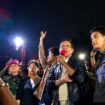 Sri Sultan Hamengku Buwono X, Kamis dini hari, 29 Oktober 2026, turun tangan meredam amuk masa di depan Polda DIY. Foto: Ist