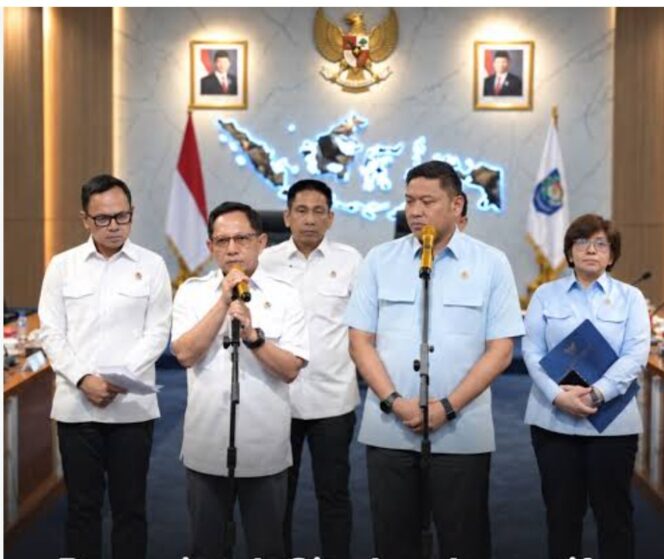 
					Mendagri Tito Karnavian konferensi pers, lomba pemprov, pemkab/ pemkot pendukung MBG terbaik, pemerintah pusat siapkan hadih total Rp1 triliun, Rabu 28 Oktober 2026. Foto: ist