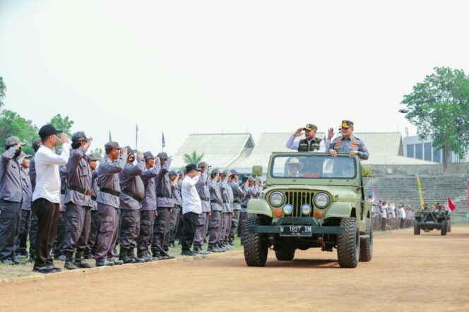 
					Foto:Istimewa
Bupati Gresik saat melantik pengurus Aslinmas Kabupaten Gresik periode 2026–2031
